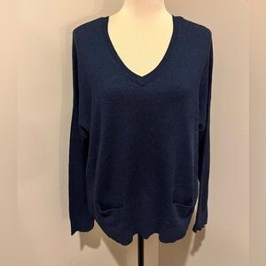 Acrobat Silk & Cashmere V-Neck Sweater in Navy, size Large